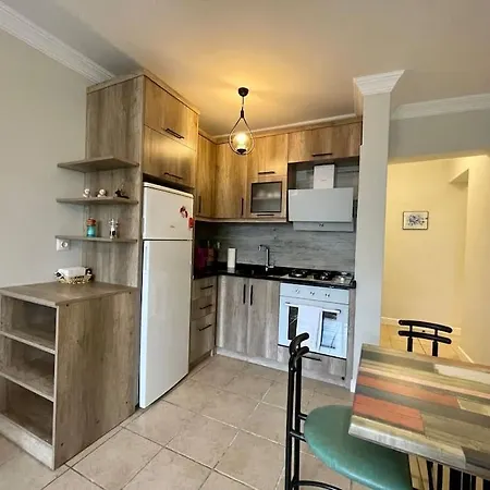 Port Side House مرمريس